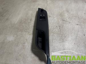 Gebruikte Elektrisch Raam Schakelaar Suzuki Swift (ZA/ZC/ZD) 1.2 16V Prijs € 39,99 Margeregeling aangeboden door Bastiaan Autodemontage