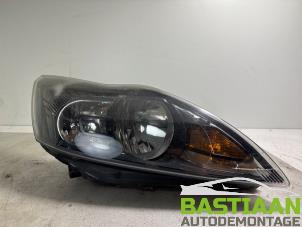 Gebruikte Koplamp rechts Ford Focus 2 Wagon 1.8 16V Prijs € 74,90 Margeregeling aangeboden door Bastiaan Autodemontage