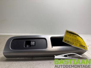 Gebruikte Elektrisch Raam Schakelaar Volvo V50 (MW) 2.0 16V Prijs € 14,95 Margeregeling aangeboden door Bastiaan Autodemontage