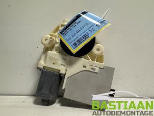 Gebruikte Portierruitmotor Ford Focus 2 Wagon 1.8 16V Prijs € 29,99 Margeregeling aangeboden door Bastiaan Autodemontage