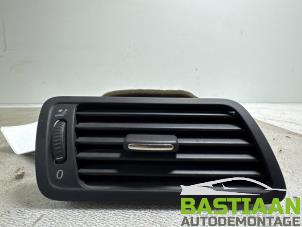 Gebruikte Luchtrooster Dashboard Volkswagen Passat Variant (3C5) 1.4 TSI 16V EcoFuel Prijs € 9,95 Margeregeling aangeboden door Bastiaan Autodemontage