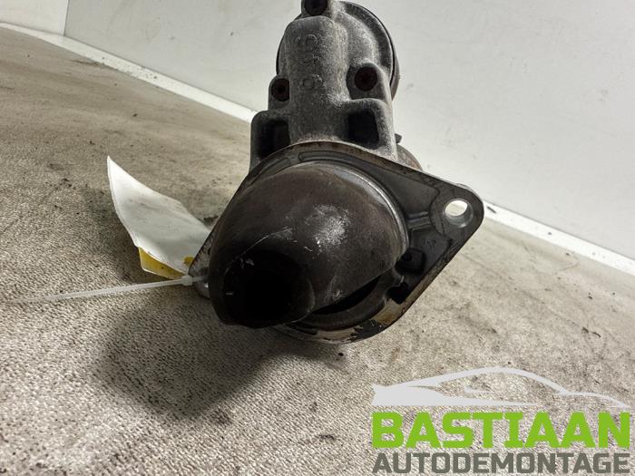 Startmotor van een Opel Astra J Sports Tourer (PD8/PE8/PF8) 1.3 CDTI 16V ecoFlex 2011