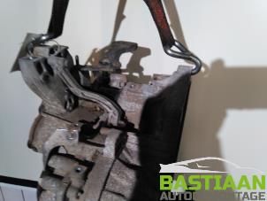 Gebruikte Versnellingsbak Volkswagen Caddy III (2KA,2KH,2CA,2CH) 1.6 TDI 16V Prijs € 574,95 Margeregeling aangeboden door Bastiaan Autodemontage