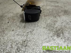Gebruikte Elektrisch Raam Schakelaar Ford Fiesta 6 (JA8) 1.0 SCI 12V 80 Prijs € 9,99 Margeregeling aangeboden door Bastiaan Autodemontage