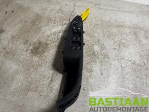 Gebruikte Raam schakelaar elektrisch Hyundai i30 Crosswagon (WWH) 2.0 CVVT 16V Prijs € 37,99 Margeregeling aangeboden door Bastiaan Autodemontage