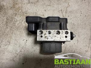 Gebruikte ABS Pomp Renault Clio IV (5R) 0.9 Energy TCE 90 12V Prijs € 74,99 Margeregeling aangeboden door Bastiaan Autodemontage