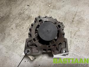 Gebruikte Dynamo Renault Clio IV (5R) 0.9 Energy TCE 90 12V Prijs € 44,99 Margeregeling aangeboden door Bastiaan Autodemontage