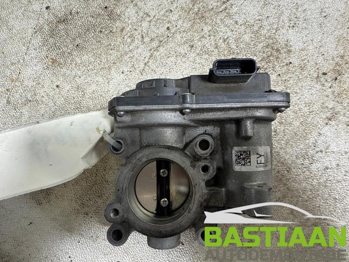 Gebruikte Gasklephuis Renault Clio IV (5R) 0.9 Energy TCE 90 12V Prijs € 19,99 Margeregeling aangeboden door Bastiaan Autodemontage