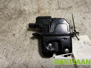 Gebruikte Slotmechaniek Kofferdeksel Renault Clio IV (5R) 0.9 Energy TCE 90 12V Prijs € 39,99 Margeregeling aangeboden door Bastiaan Autodemontage