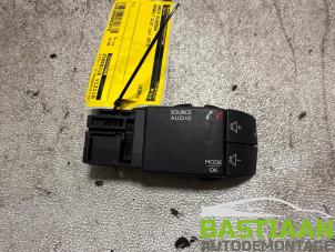 Gebruikte Radio Diversen Renault Clio IV (5R) 0.9 Energy TCE 90 12V Prijs € 19,99 Margeregeling aangeboden door Bastiaan Autodemontage