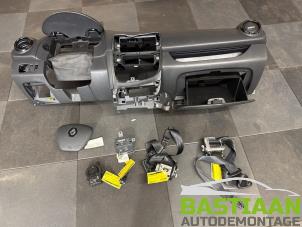 Gebruikte Dashboard Renault Clio IV (5R) 0.9 Energy TCE 90 12V Prijs € 449,99 Margeregeling aangeboden door Bastiaan Autodemontage