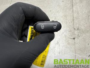 Gebruikte Schakelaar Centr. Deurvergrendeling Seat Altea XL (5P5) 1.2 TSI Prijs € 9,99 Margeregeling aangeboden door Bastiaan Autodemontage