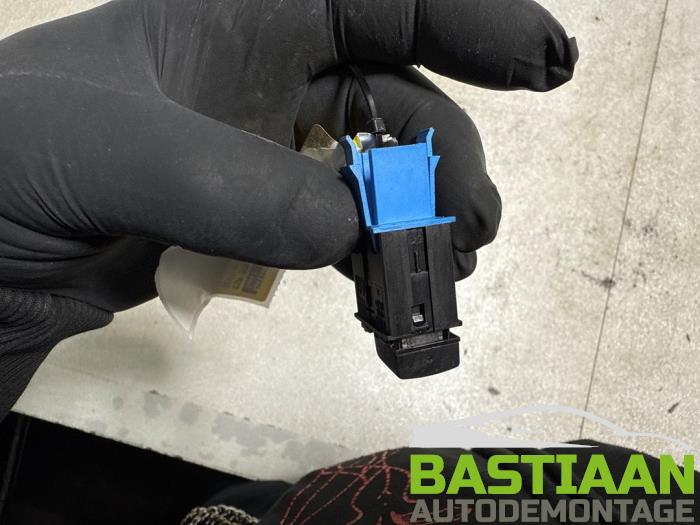ESP Schakelaar van een Seat Altea XL (5P5) 1.2 TSI 2012