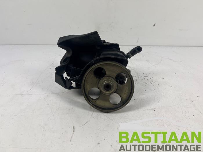 Gebruikte Pomp Servo Peugeot 206 (2A/C/H/J/S) 1.4 XR,XS,XT,Gentry Prijs € 44,99 Margeregeling aangeboden door Bastiaan Autodemontage