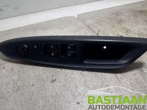 Gebruikte Ruit schakelaar elektrisch Kia Rio III (UB) 1.2 CVVT 16V Prijs € 49,99 Margeregeling aangeboden door Bastiaan Autodemontage