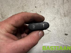 Gebruikte Centrale deurvergrendeling Schakelaar Seat Leon (1P1) 2.0 FSI 16V Prijs € 9,99 Margeregeling aangeboden door Bastiaan Autodemontage