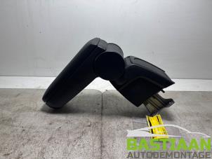 Gebruikte Armleuning Volkswagen Polo V (6R) 1.2 TDI 12V BlueMotion Prijs € 149,97 Margeregeling aangeboden door Bastiaan Autodemontage