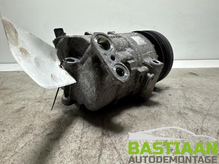 Aircopomp van een Opel Corsa D 1.2 16V 2013