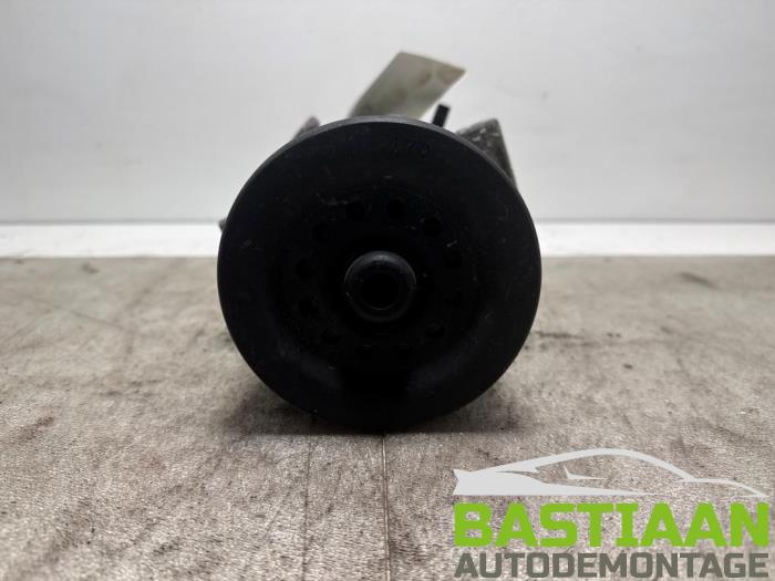 Aircopomp van een Opel Corsa D 1.2 16V 2013