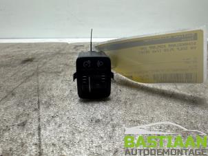 Gebruikte Schakelaar Koplamp Ihv Volkswagen Golf Plus (5M1/1KP) 1.4 16V Prijs € 17,97 Margeregeling aangeboden door Bastiaan Autodemontage