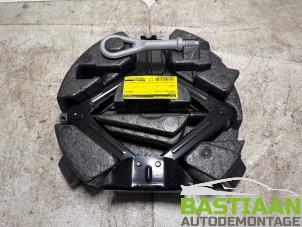 Gebruikte Krikset Ford Kuga II (DM2) 2.0 TDCi 16V 180 4x4 Prijs € 44,97 Margeregeling aangeboden door Bastiaan Autodemontage