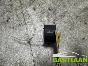 Gebruikte Schakelaar Elektrisch Raam Ford Kuga II (DM2) 2.0 TDCi 16V 180 4x4 Prijs € 9,97 Margeregeling aangeboden door Bastiaan Autodemontage