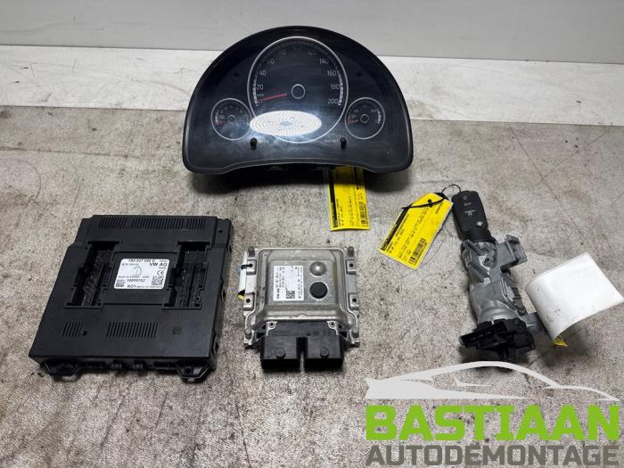 Gebruikte Kontaktslot + computer Volkswagen Up! (121) 1.0 12V 75 Prijs € 349,97 Margeregeling aangeboden door Bastiaan Autodemontage