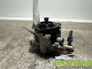 Gebruikte Hogedrukpomp Opel Zafira (M75) 2.2 16V Direct Ecotec Prijs € 394,97 Margeregeling aangeboden door Bastiaan Autodemontage