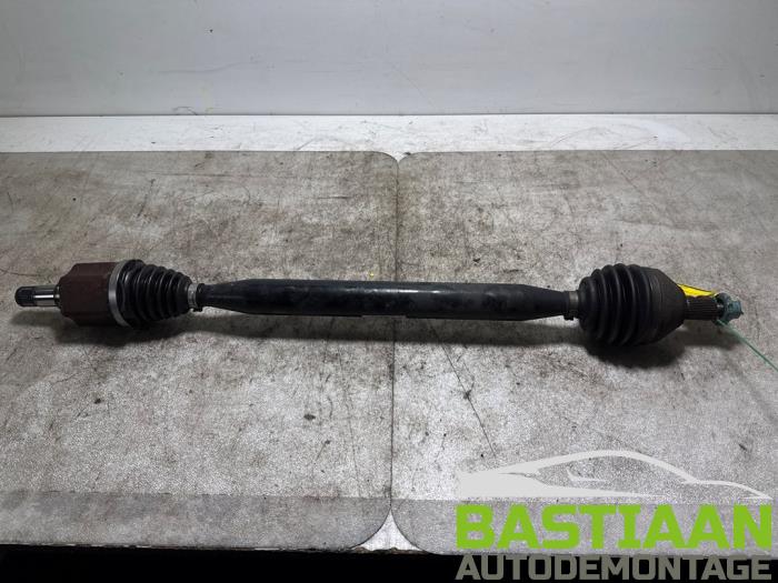 Gebruikte Aandrijfas rechts-voor Skoda Fabia III Combi (NJ5) 1.0 TSI 12V Prijs € 134,97 Margeregeling aangeboden door Bastiaan Autodemontage