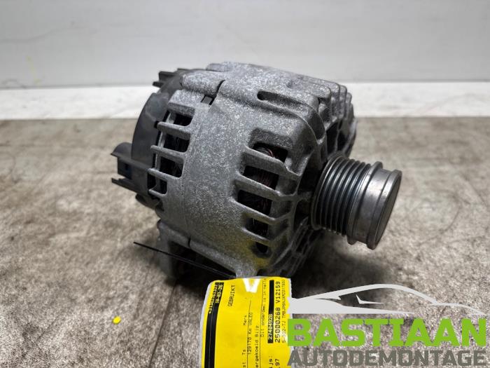Gebruikte Dynamo Skoda Fabia III Combi (NJ5) 1.0 TSI 12V Prijs € 59,97 Margeregeling aangeboden door Bastiaan Autodemontage