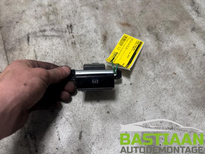 Gebruikte Handrem schakelaar Citroen C4 Grand Picasso (3A) 2.0 Blue HDI 150 Prijs € 29,97 Margeregeling aangeboden door Bastiaan Autodemontage