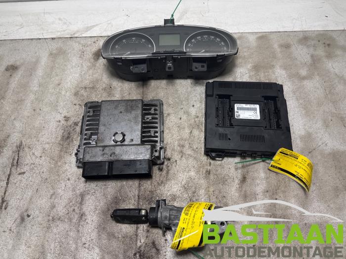 Gebruikte Kontaktslot + computer Skoda Roomster (5J) 1.2 TSI Prijs € 249,97 Margeregeling aangeboden door Bastiaan Autodemontage