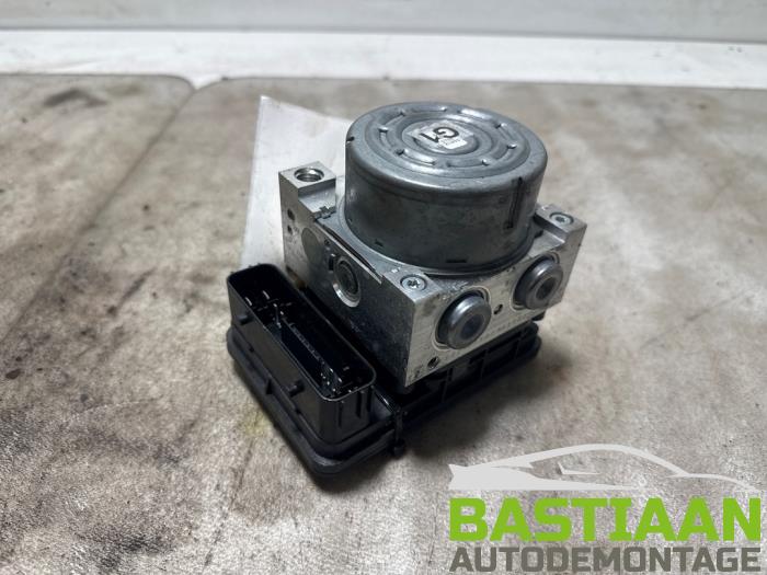 Gebruikte ABS Pomp Ford Fiesta 7 1.0 EcoBoost 12V 100 Prijs € 224,97 Margeregeling aangeboden door Bastiaan Autodemontage