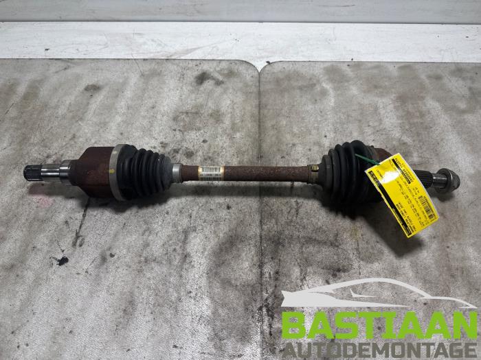 Gebruikte Aandrijfas links-voor Ford Fiesta 7 1.0 EcoBoost 12V 100 Prijs € 74,97 Margeregeling aangeboden door Bastiaan Autodemontage