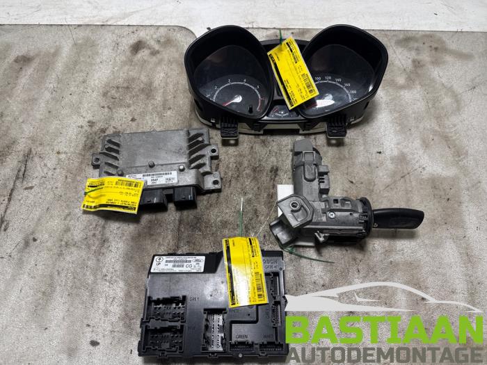 Gebruikte Kontaktslot + computer Ford Fiesta 6 (JA8) 1.25 16V Prijs € 174,97 Margeregeling aangeboden door Bastiaan Autodemontage