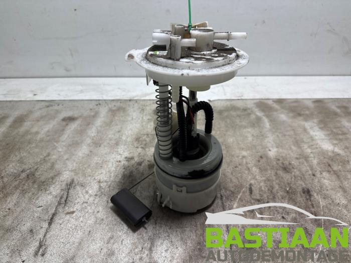 Gebruikte Tank element Pomp Nissan Note (E12) 1.2 68 Prijs € 64,97 Margeregeling aangeboden door Bastiaan Autodemontage
