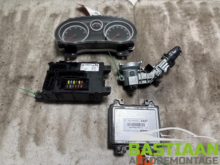 Gebruikte Kontaktslot + computer Opel Corsa D 1.4 16V Twinport Prijs € 249,97 Margeregeling aangeboden door Bastiaan Autodemontage