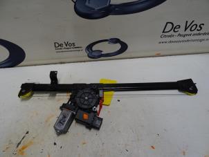 Gebruikte Ruitmechaniek 4Deurs rechts-voor Peugeot Boxer Prijs € 90,00 Margeregeling aangeboden door De Vos Onderdelen