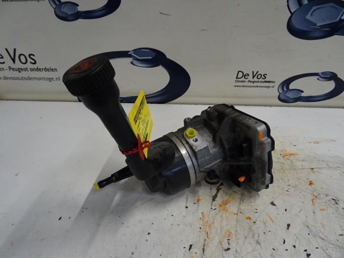 Gebruikte Pomp Servo Peugeot 308 Prijs € 150,00 Margeregeling aangeboden door De Vos Onderdelen