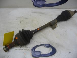 Gebruikte Aandrijfas links-voor Citroen C8 (EA/EB) 2.0 HDi 16V Prijs € 90,00 Margeregeling aangeboden door De Vos Onderdelen