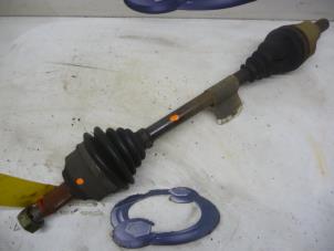 Gebruikte Aandrijfas links-voor Citroen C8 (EA/EB) 2.0 HDi 16V Prijs € 90,00 Margeregeling aangeboden door De Vos Onderdelen