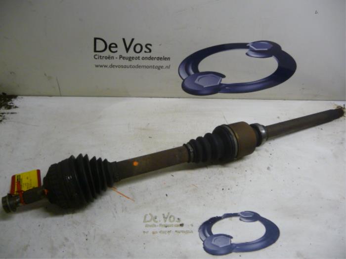 Gebruikte Aandrijfas rechts-voor Peugeot 406 (8B) 2.0 S,SL,ST,STX 16V Prijs € 70,00 Margeregeling aangeboden door De Vos Onderdelen