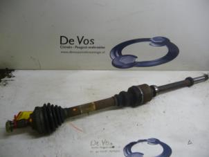 Gebruikte Aandrijfas rechts-voor Peugeot 406 (8B) 2.0 16V ST,SV Prijs € 55,00 Margeregeling aangeboden door De Vos Onderdelen
