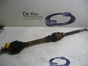 Gebruikte Aandrijfas rechts-voor Peugeot 406 Coupé (8C) 2.0 16V Prijs € 55,00 Margeregeling aangeboden door De Vos Onderdelen