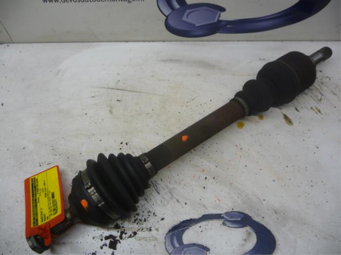 Gebruikte Steekas links-voor Peugeot 406 (8B) 2.0 S,SL,ST,STX 16V Prijs € 55,00 Margeregeling aangeboden door De Vos Onderdelen