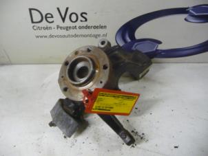 Gebruikte Asschenkel links-voor Peugeot 607 (9D/U) 2.7 HDi V6 24V Prijs € 80,00 Margeregeling aangeboden door De Vos Autodemontagebedrijf