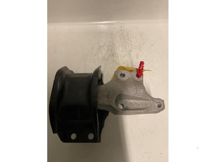 Gebruikte Motorsteun Peugeot 5008 I (0A/0E) 2.0 HDiF 16V Prijs € 55,00 Margeregeling aangeboden door De Vos Onderdelen