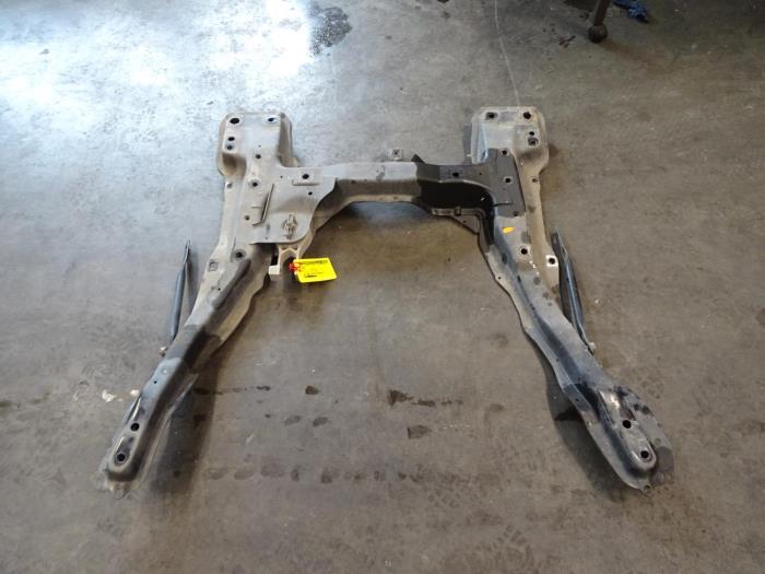 Gebruikte Subframe Peugeot Expert Prijs € 200,00 Margeregeling aangeboden door De Vos Onderdelen
