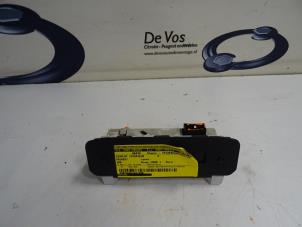 Gebruikte Display Interieur Peugeot 206 Prijs € 45,00 Margeregeling aangeboden door De Vos Onderdelen