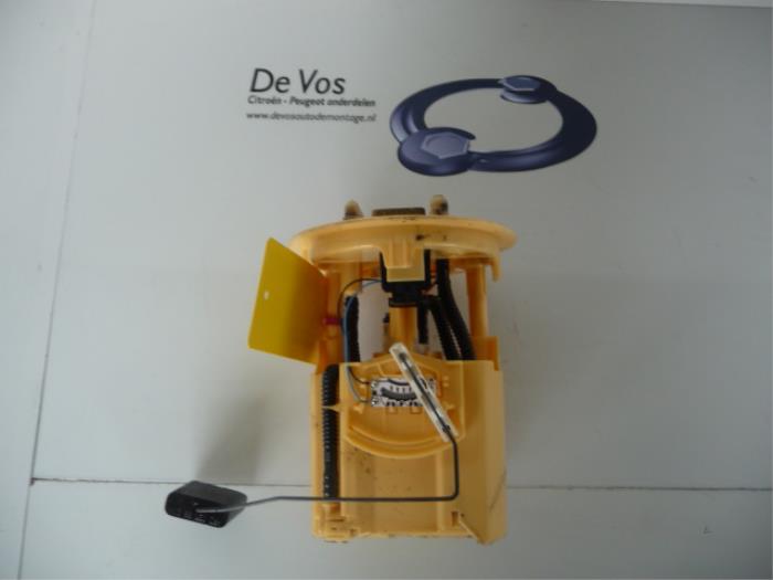 Gebruikte Tank element Pomp Peugeot 206 SW (2E/K) 2.0 HDi Prijs € 70,00 Margeregeling aangeboden door De Vos Onderdelen